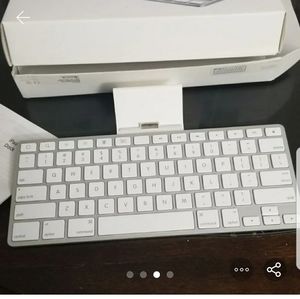 IPad keyboard Dock